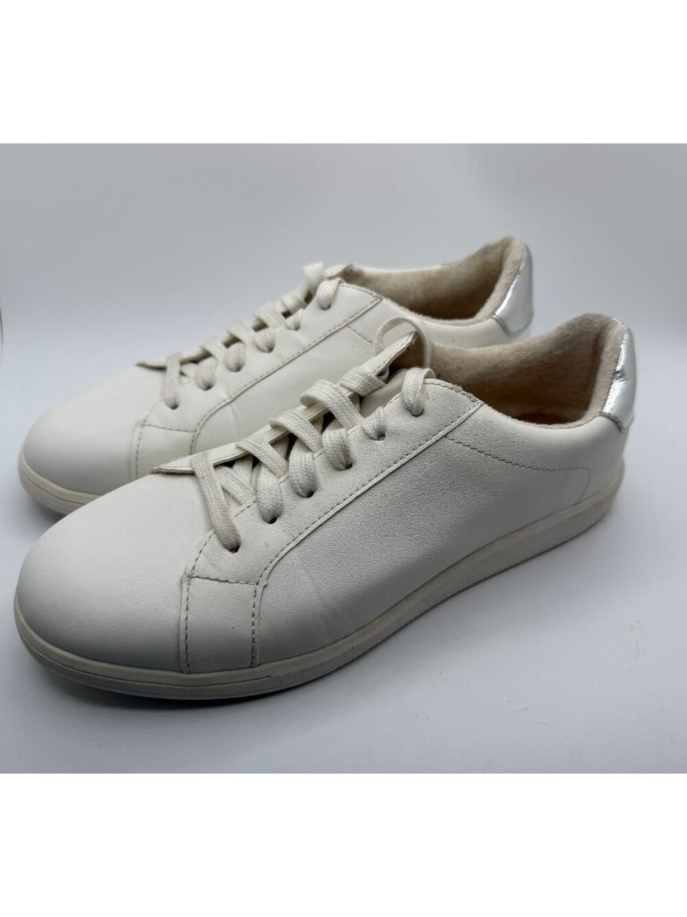 Torrid White Sneakers Women Size 10W Leather Lace-up Casual Comfort
